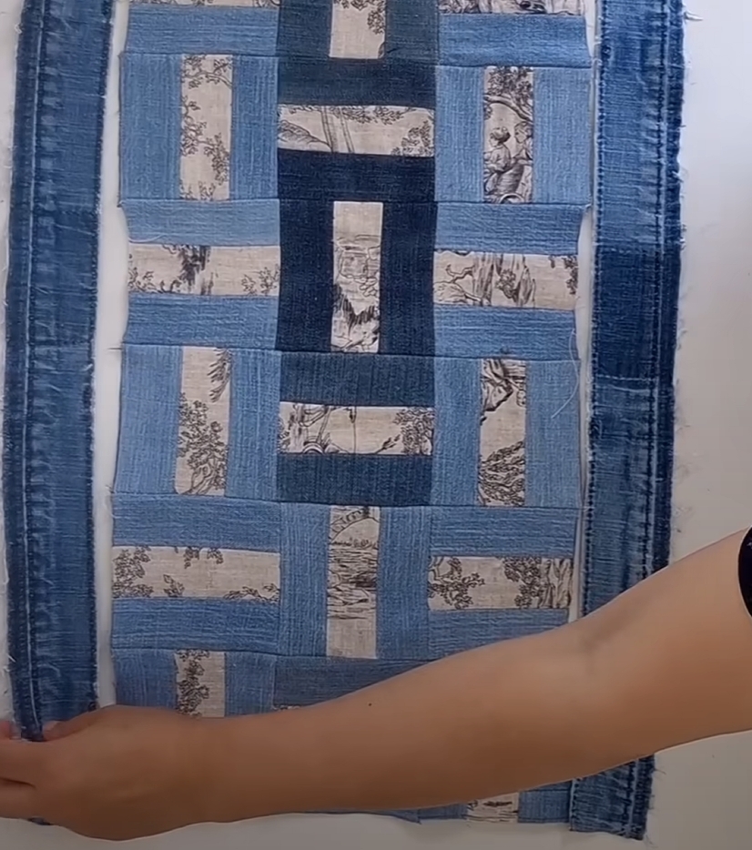 帯の方向が互い違いになるように並べて縫い付けます