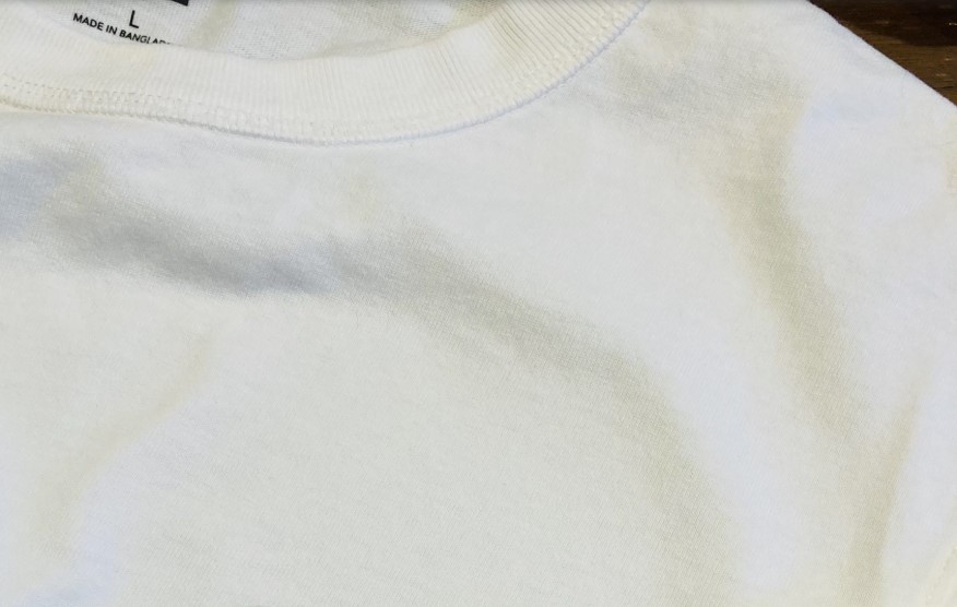 夫の白いTシャツに付いた汚れの対処法とは
