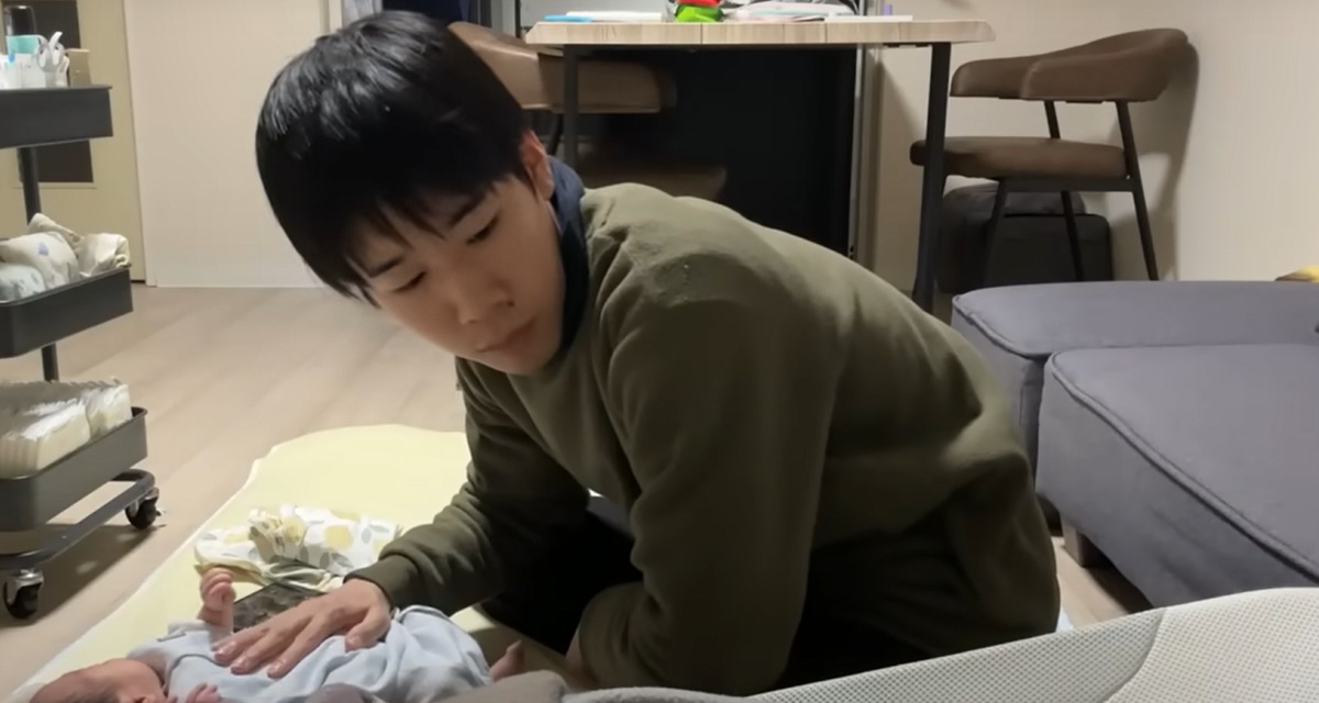 元15年引きこもりの弟が、兄の双子赤ちゃんを夜中の8時間お世話したら……　「凄いです」「涙が出ました」と反響（1/3） | 教育・子育て ねとらぼ