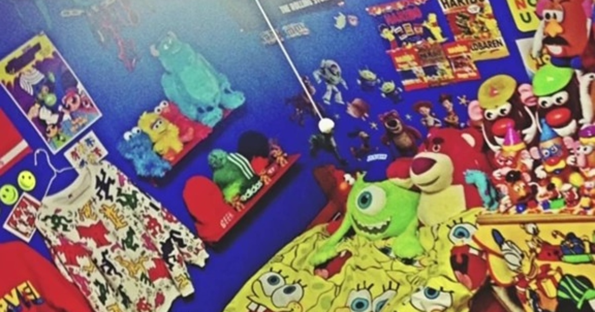 キャラ満載の部屋に住んでいた女子高生が10年後……「理想過ぎて羨まし過ぎる」　おしゃれ空間への大変身に「めちゃくちゃこの部屋憧れます」（1/3） | 住まい ねとらぼ