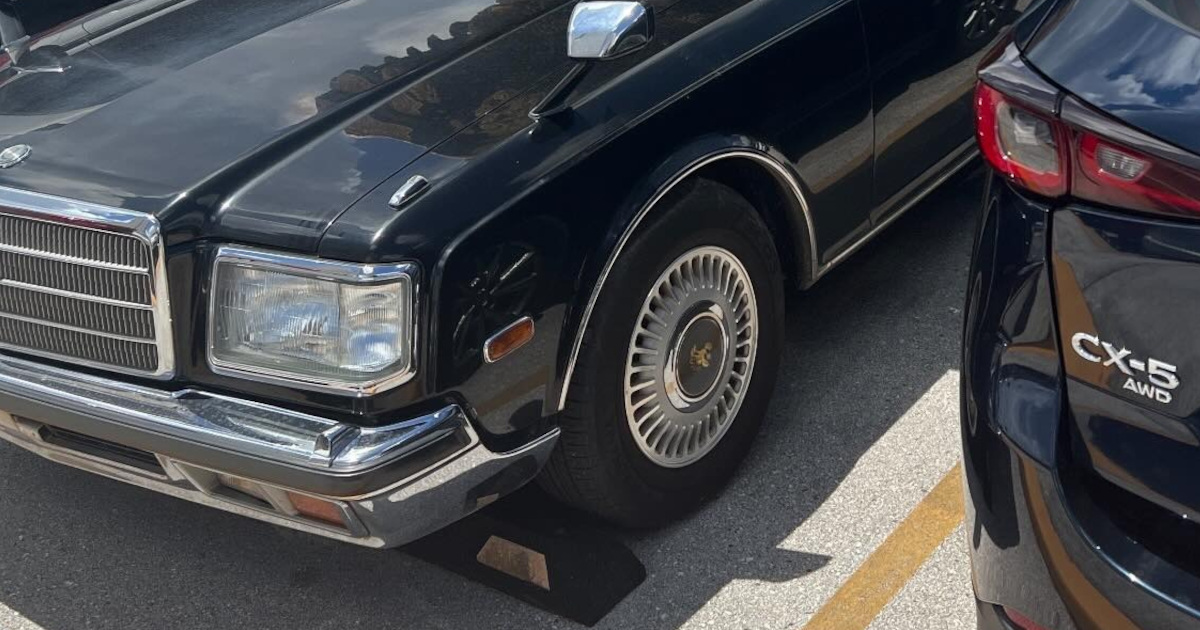 なんでここにあんねん！　グアムで日本車に遭遇→“まさかの光景”に「最近見ないと思ったら……」「デコトラみたいな感覚かな」（1/3） | 車 ねとらぼ