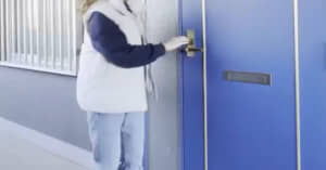 ドアを開けると