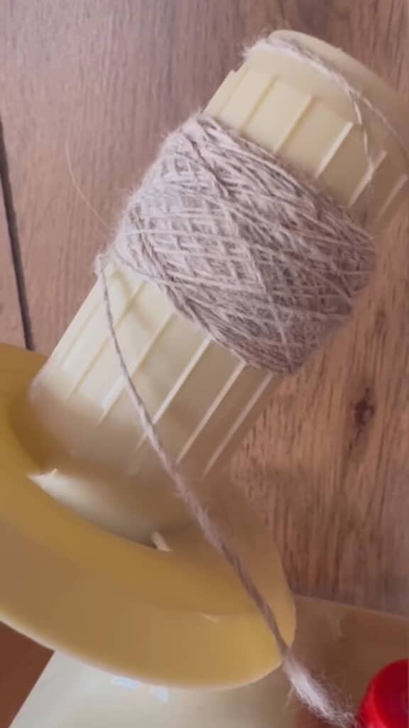 糸巻き機で巻き取られた糸（画像はAnnika（＠scrap_spun）さんのInstagramから）