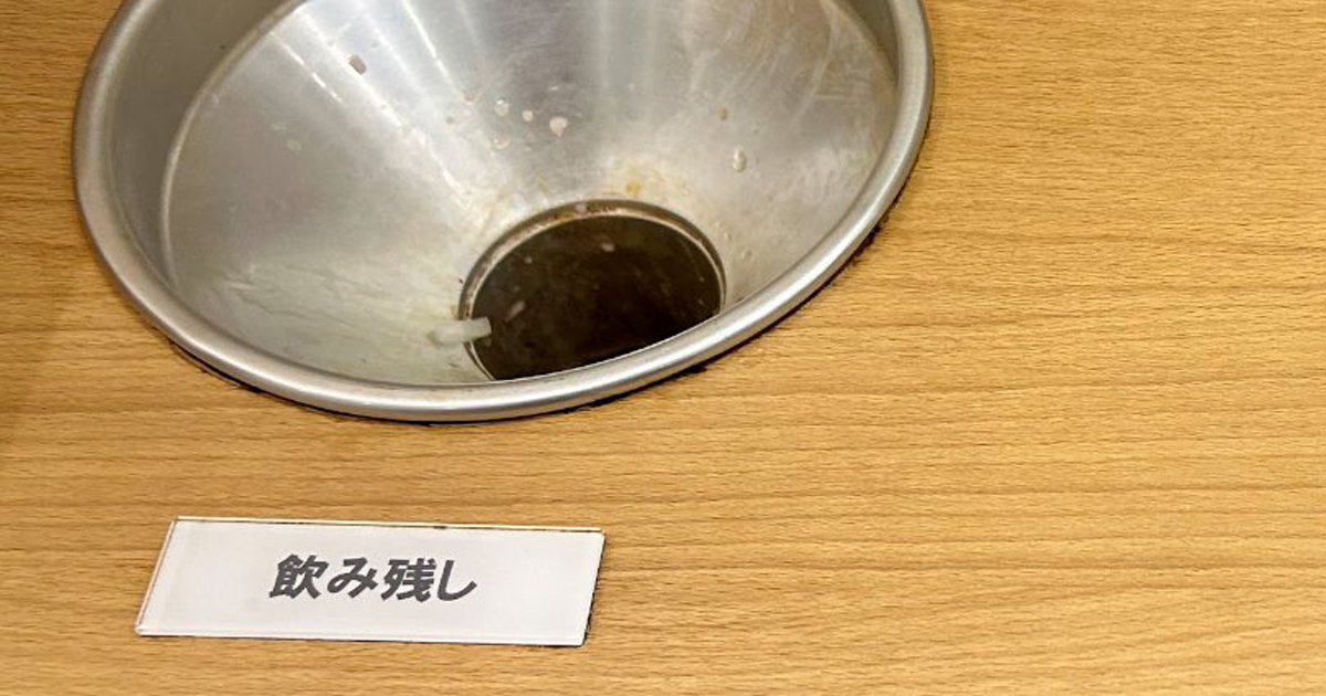飲み残し用のごみ箱→ふと隣を見ると……「エグい」　“まさかの分別方法”が640万表示　「星新一すぎる」（1/2） | ライフスタイル ねとらぼ