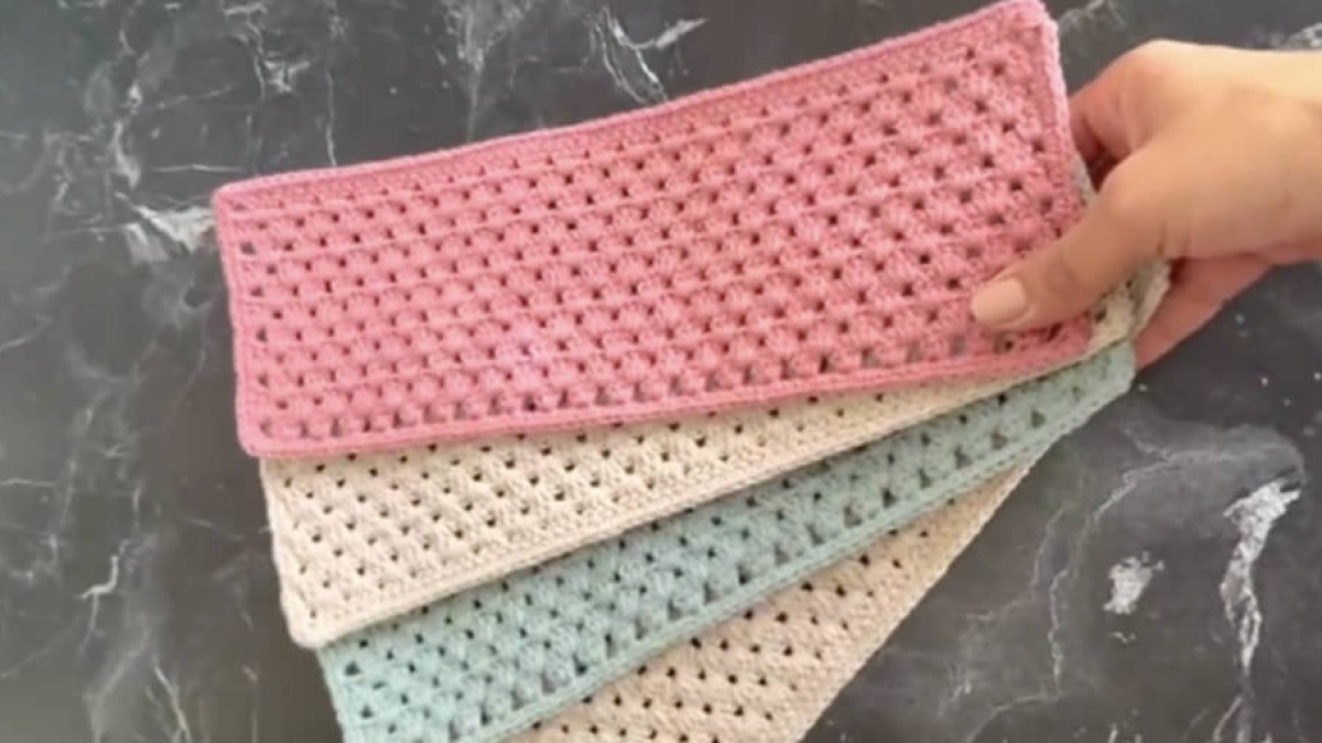 かぎ針で編んだ“長方形4枚”→つなげて縫い合わせると……「完璧です！」　驚きの完成品が200万再生「初心者でも作れそう！」（1/2） | ライフスタイル ねとらぼ