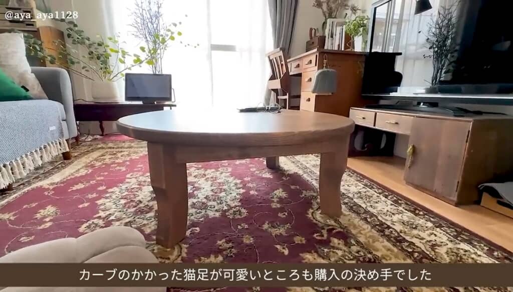 築50年の団地のルームツアー：ちゃぶ台や古家具などが置かれた空間