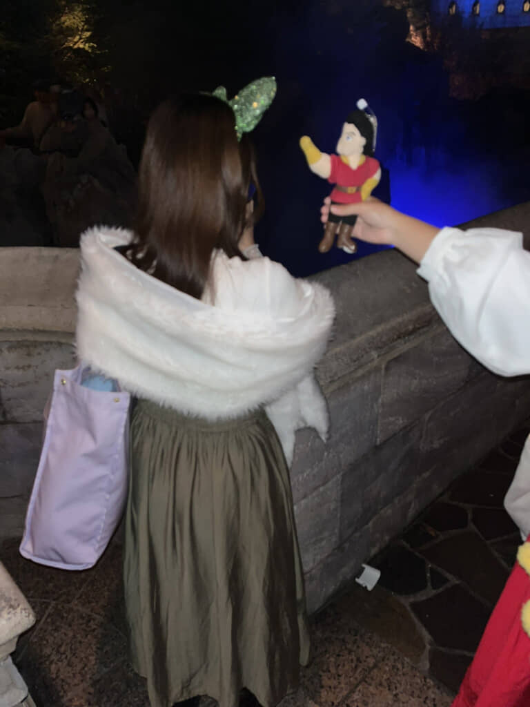 ガストンの墓所に手を合わせます