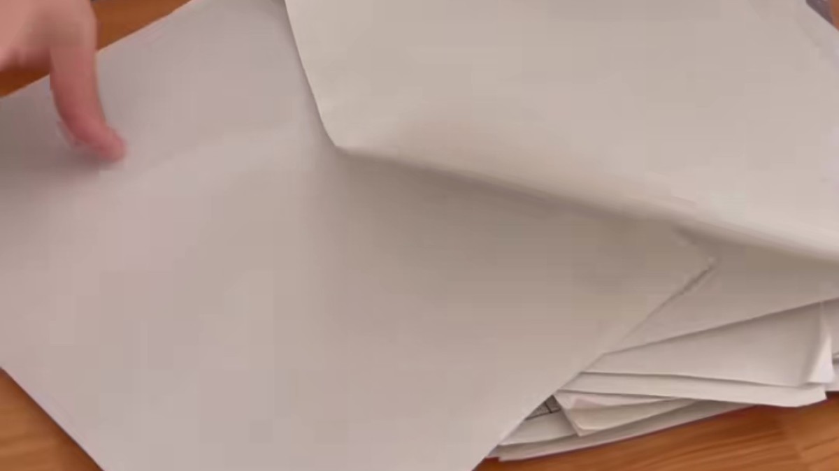 学校のプリント捨てないで！　2児ママがサクサク折っていくと……　完成した“万能アイテム”に「賢い」「やってみよ」（1/2） | ライフスタイル ねとらぼ