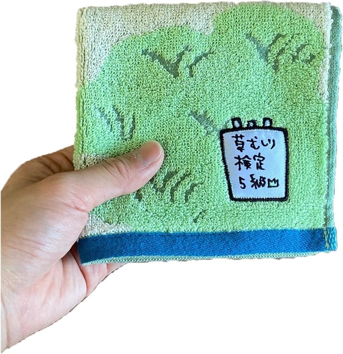 「祝！草むしり検定5級合格」　ちいかわ“草むしりモチーフ”アイテムがいじらしくて元気が出る……。　「ンショ…」「健気で涙が出てきます」（1/2） | ねとらぼリサーチ