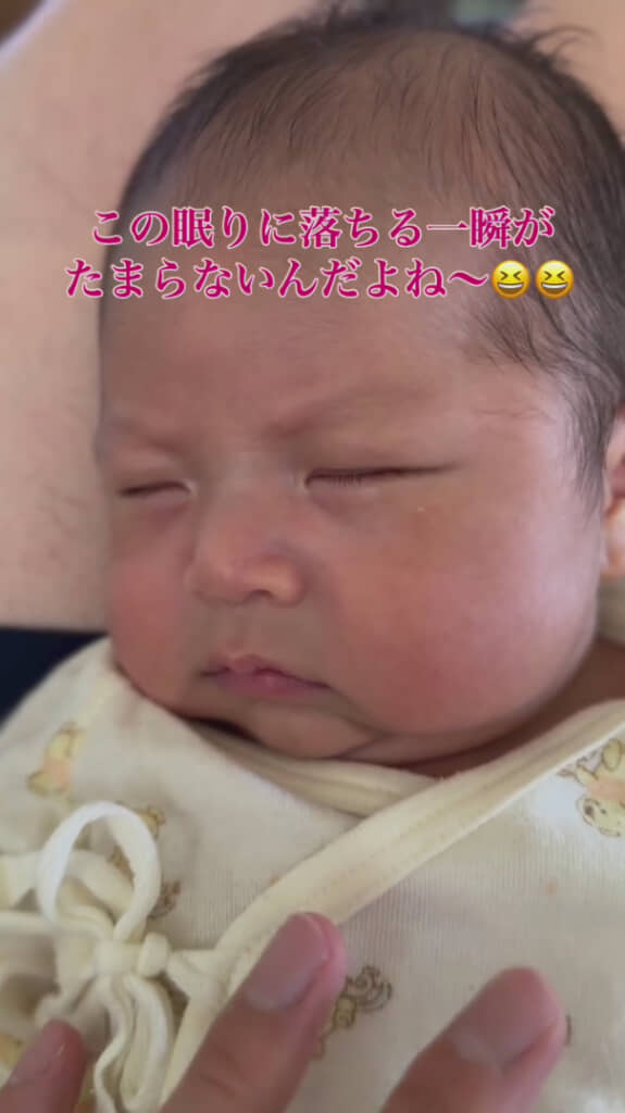 悔しさのにじむ寝顔です