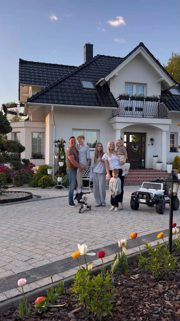 10年前と同じ場所、同じポーズで撮影