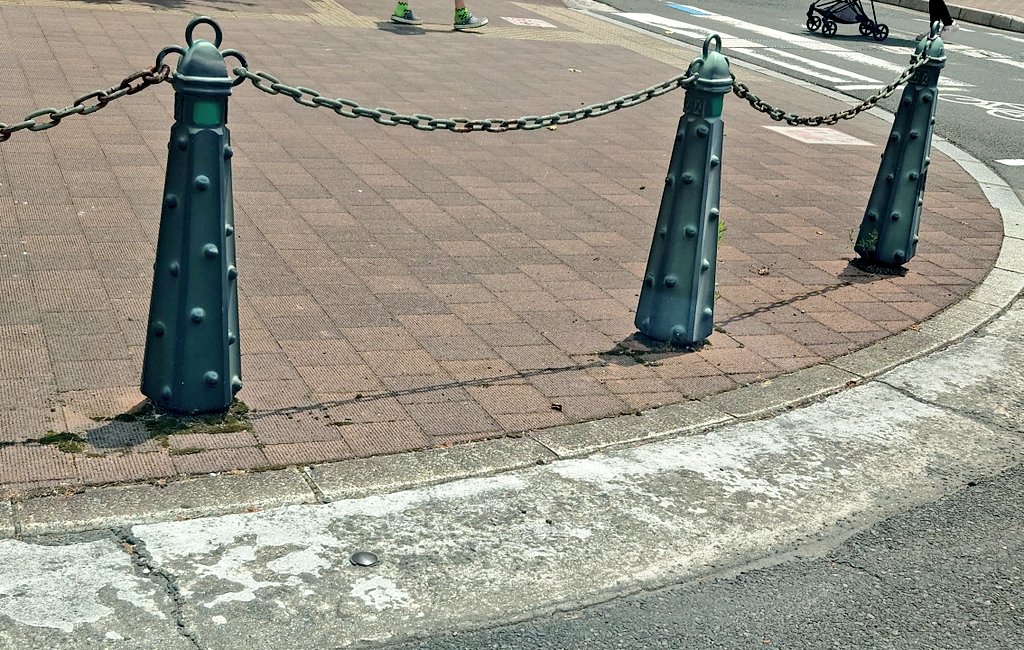 鬼の金棒を模したポール