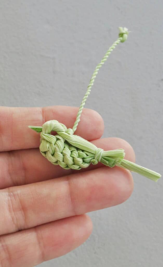 2本の指に乗る小ささ