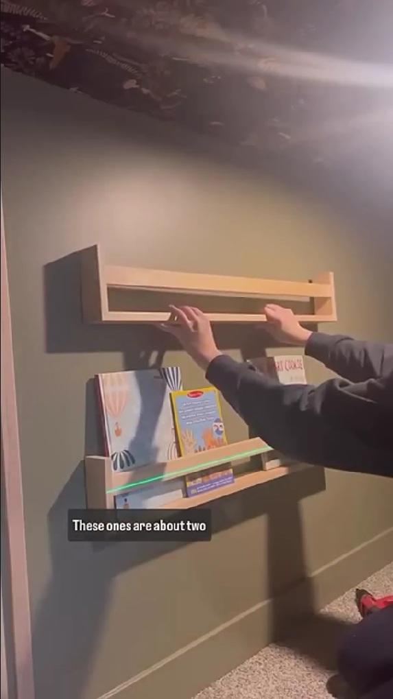 本棚を取り付ける