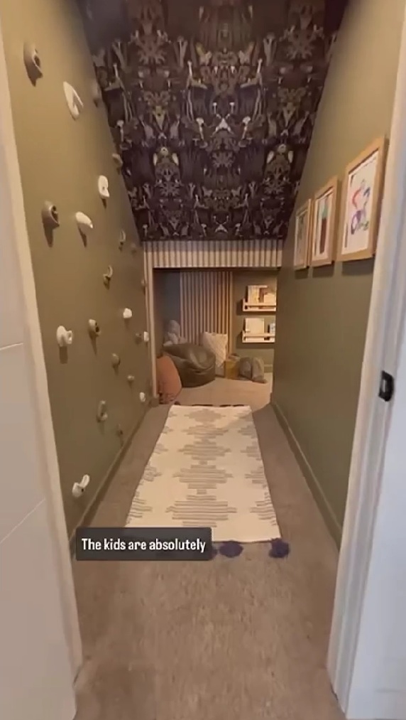 完成した階段下