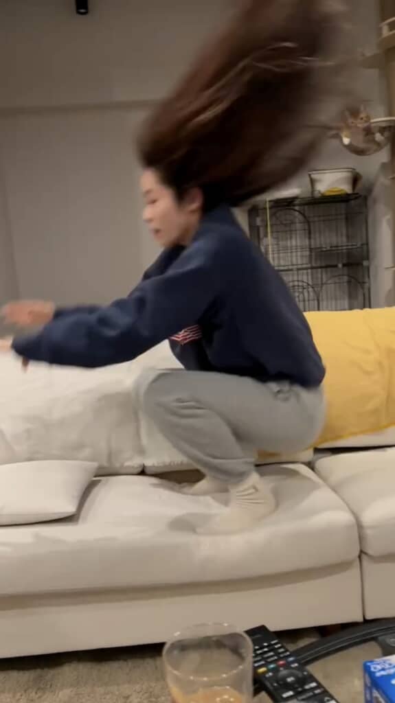 すごい勢いで起き上がり