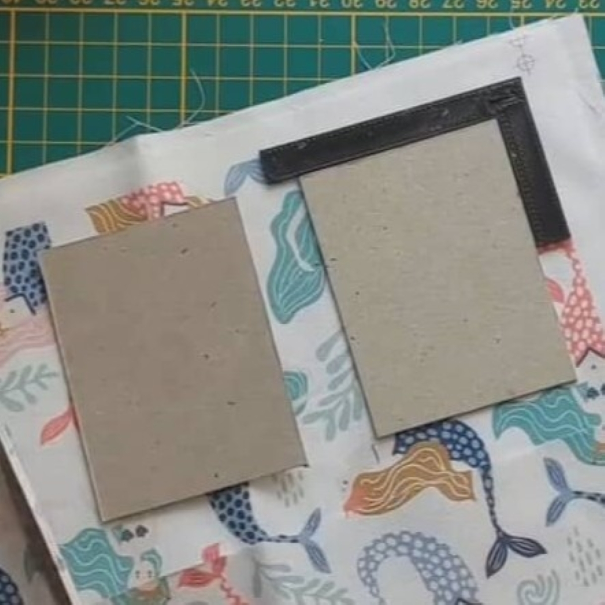 厚紙にお気に入りの布を貼り、色画用紙をたっぷり挟むと……「わぁ！」「う、美しいっ」　世界に1つだけの“便利グッズ”が135万再生【海外】（1/3） | ライフスタイル ねとらぼ