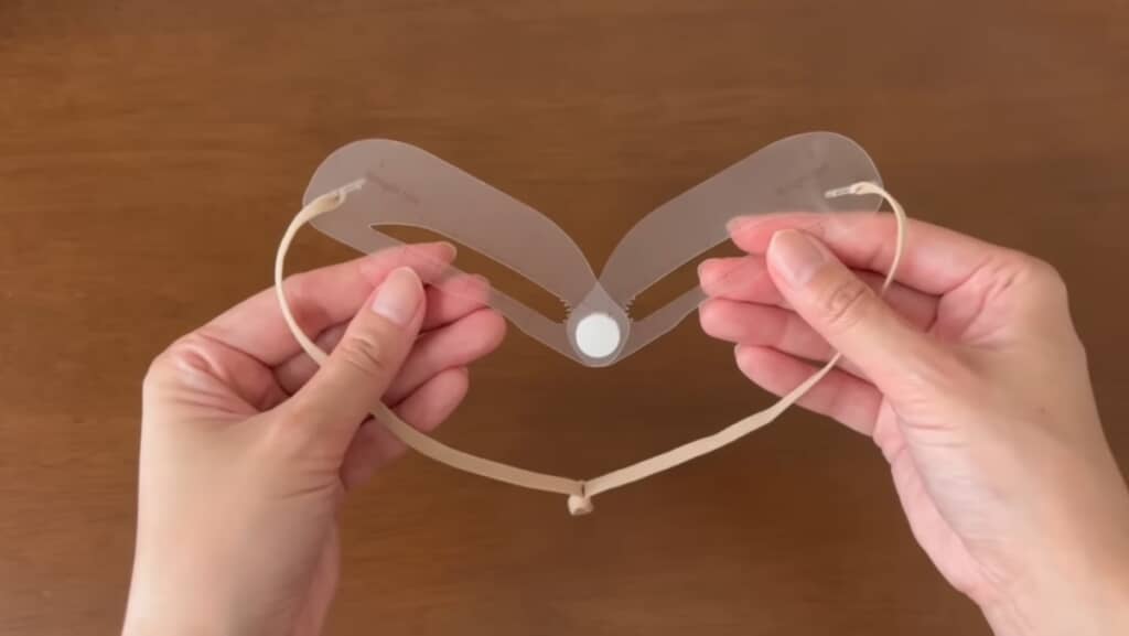 眉の位置や角度の調整も簡単