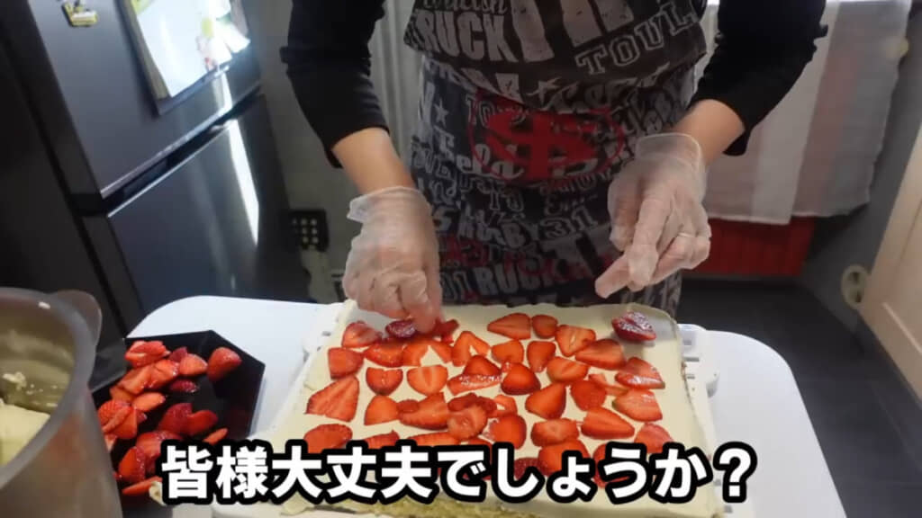 イチゴをたっぷりサンド