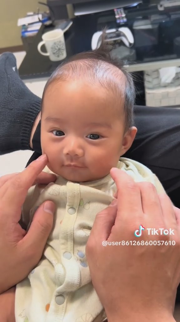 ちょっと素の表情になってからの……