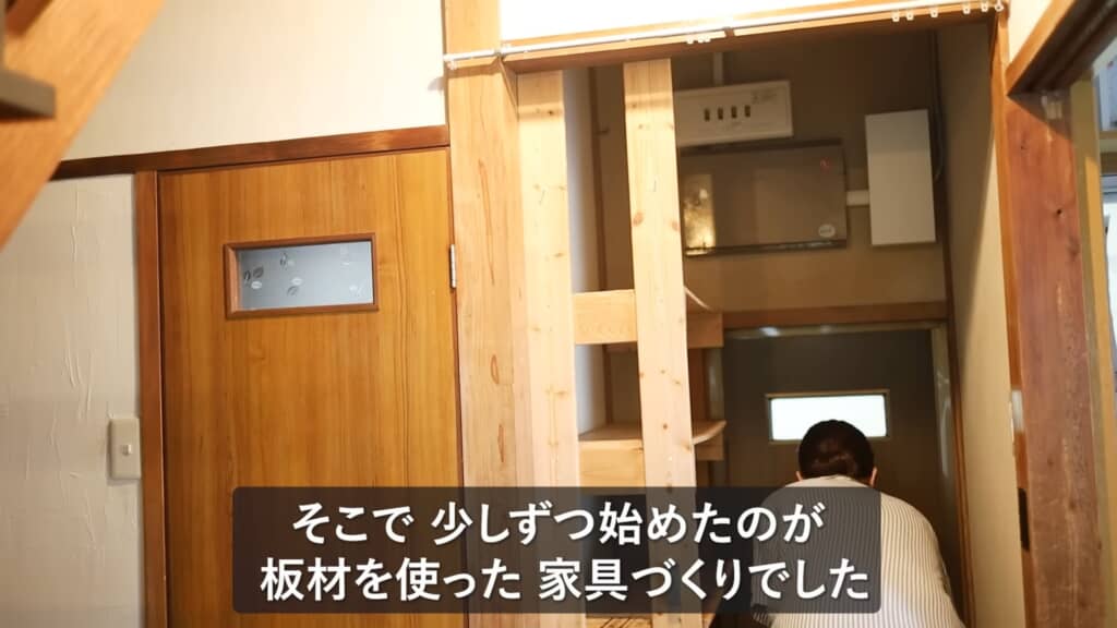 玄関横に設置した収納棚