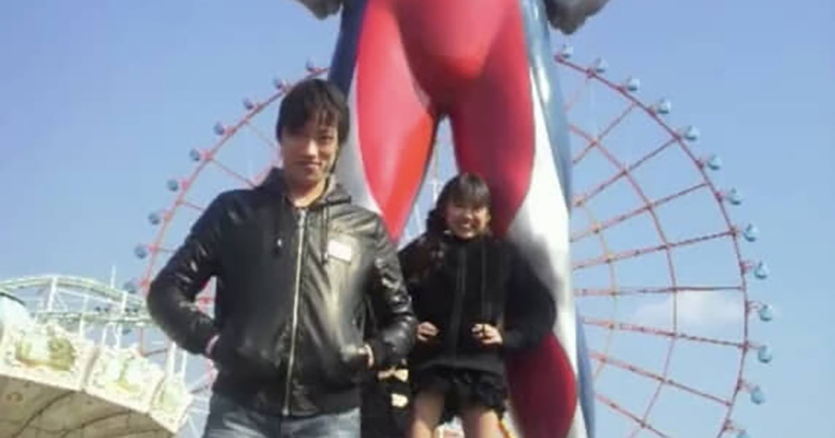 仲良し父娘で2ショットを撮影→15年後……　同じポーズで再現した“現在の2人”に「こういう親子になりたかった」（1/2） | ライフスタイル ねとらぼ