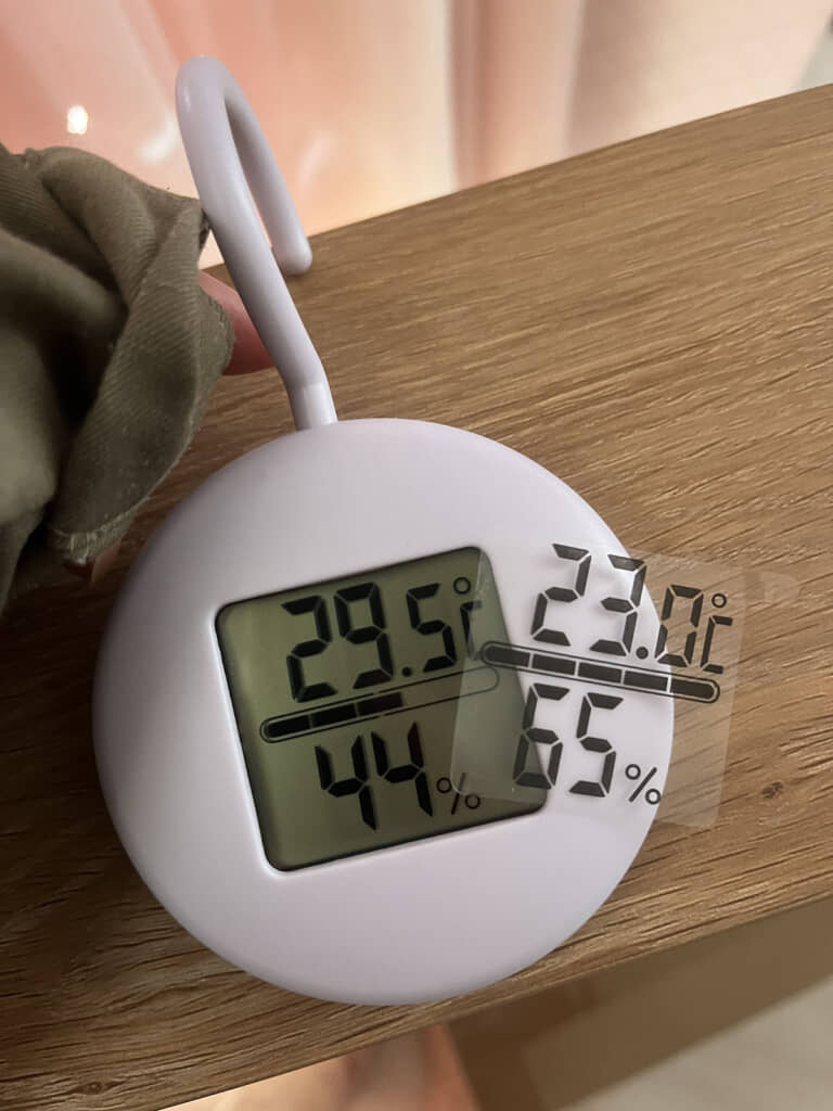 温湿度計のシールをはがしたところ