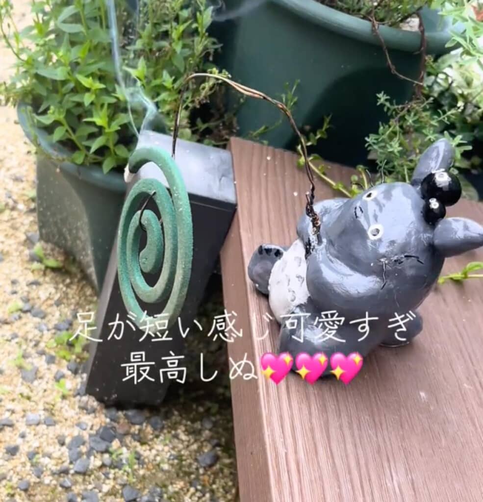 トトロの短い足が愛らしい