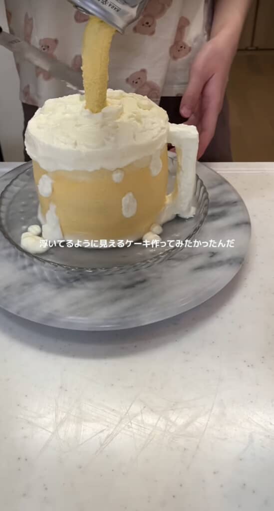 ケーキを重ねてクリームを塗れば