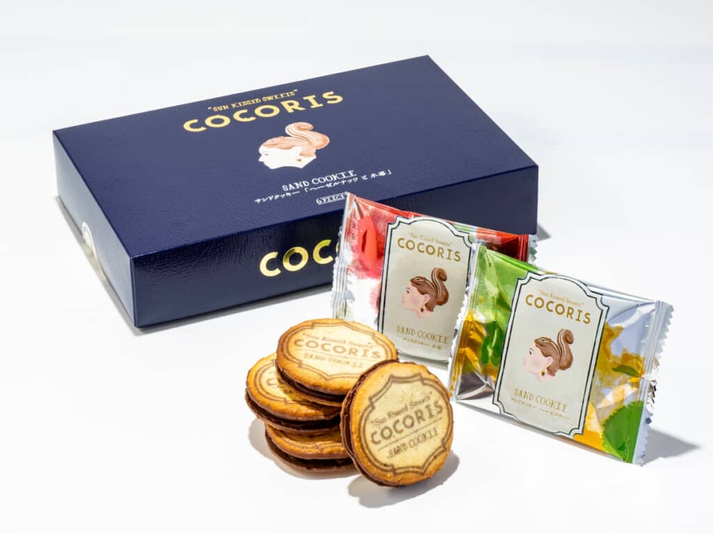 サンドクッキー ヘーゼルナッツと木苺　6個入　1560円／COCORIS