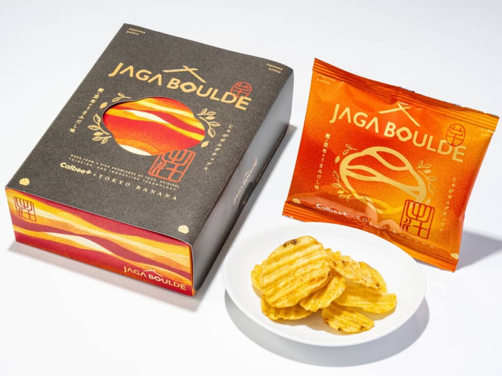 Calbee+×東京ばな奈 じゃがボルダチップス 鰹と昆布のうまみだし味　4袋入　1047円／じゃがボルダ