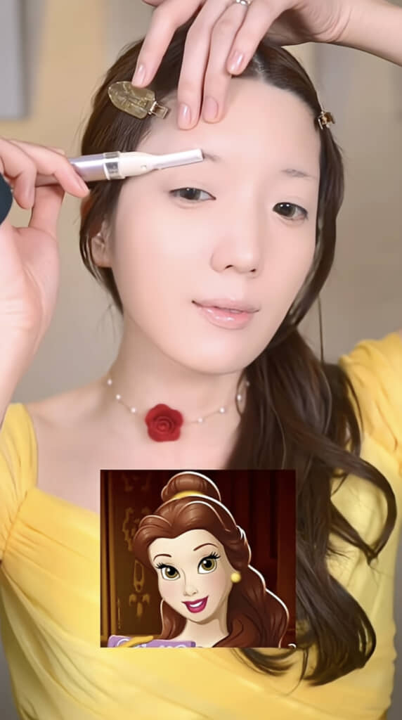 高い位置に眉を描くため自眉をそります