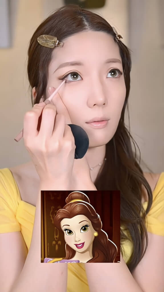 つりぎみかつクリッとした目を表現