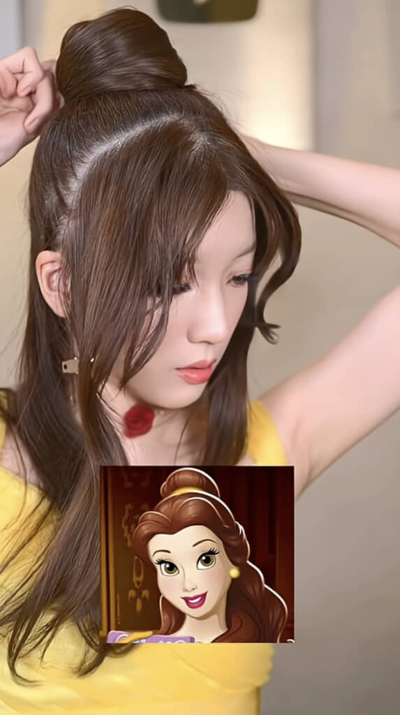 髪はハーフアップのように見えますが少し違うとのこと