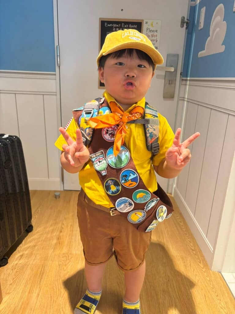 4歳息子、初ディズニーで「実写ですかァァァ」→初めてとは思え