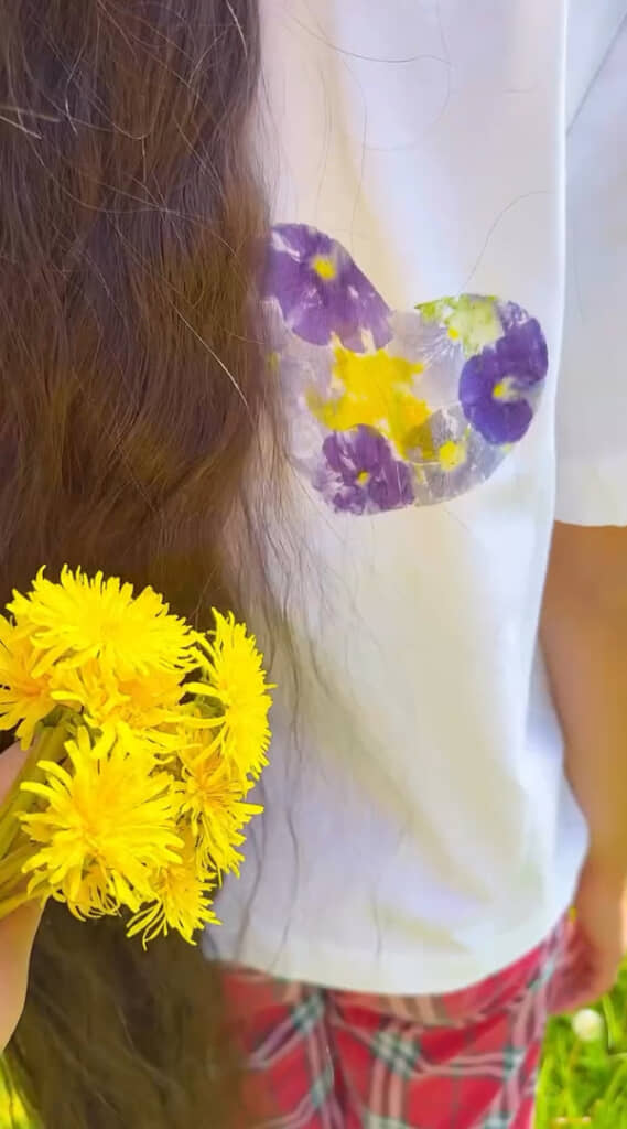 媒染剤で処理することで洗っても落ちないハート模様が完成