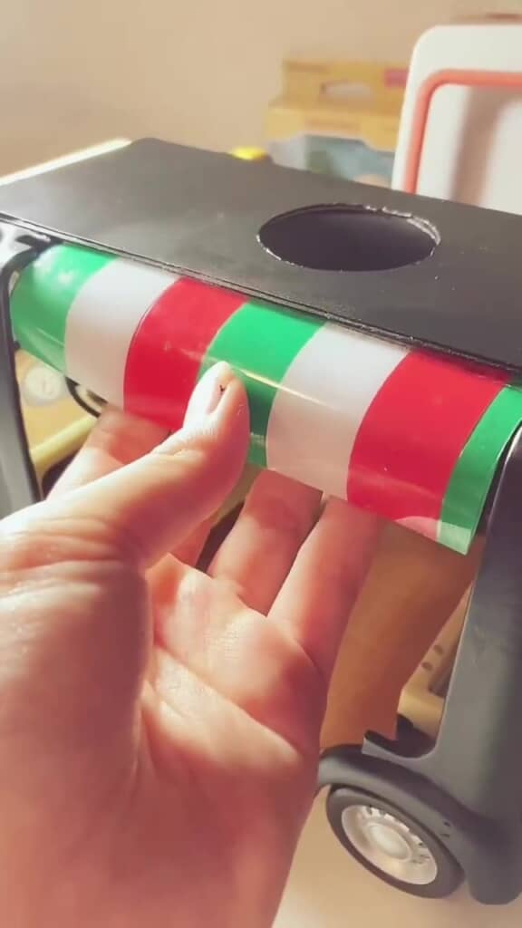 トリコロールカラーのオーニングを付けます