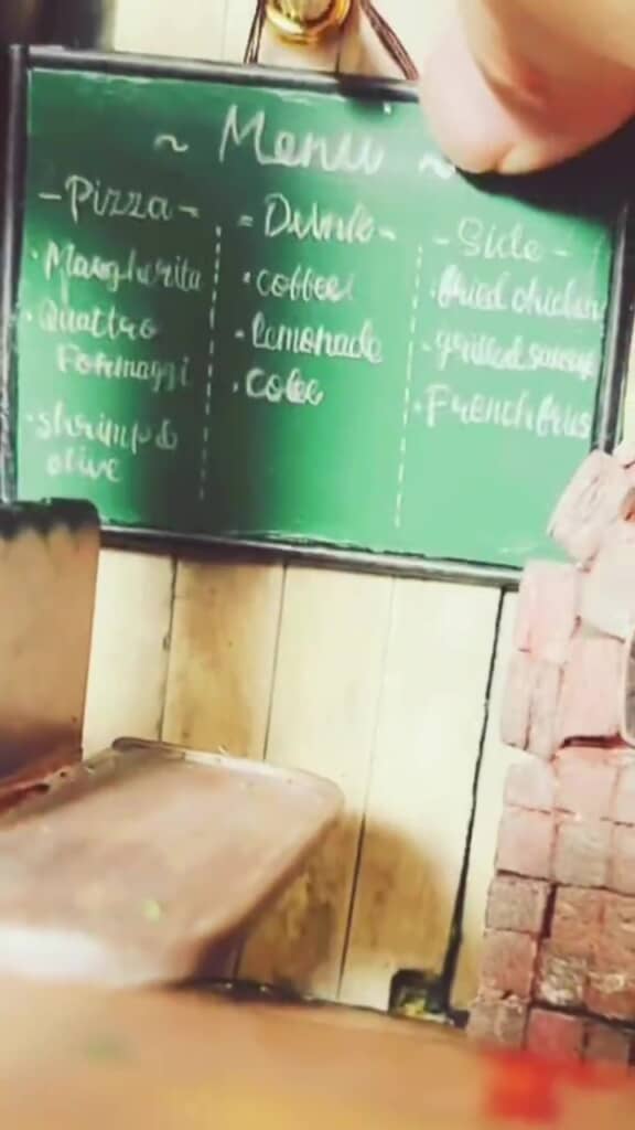 メニューが書かれた黒板