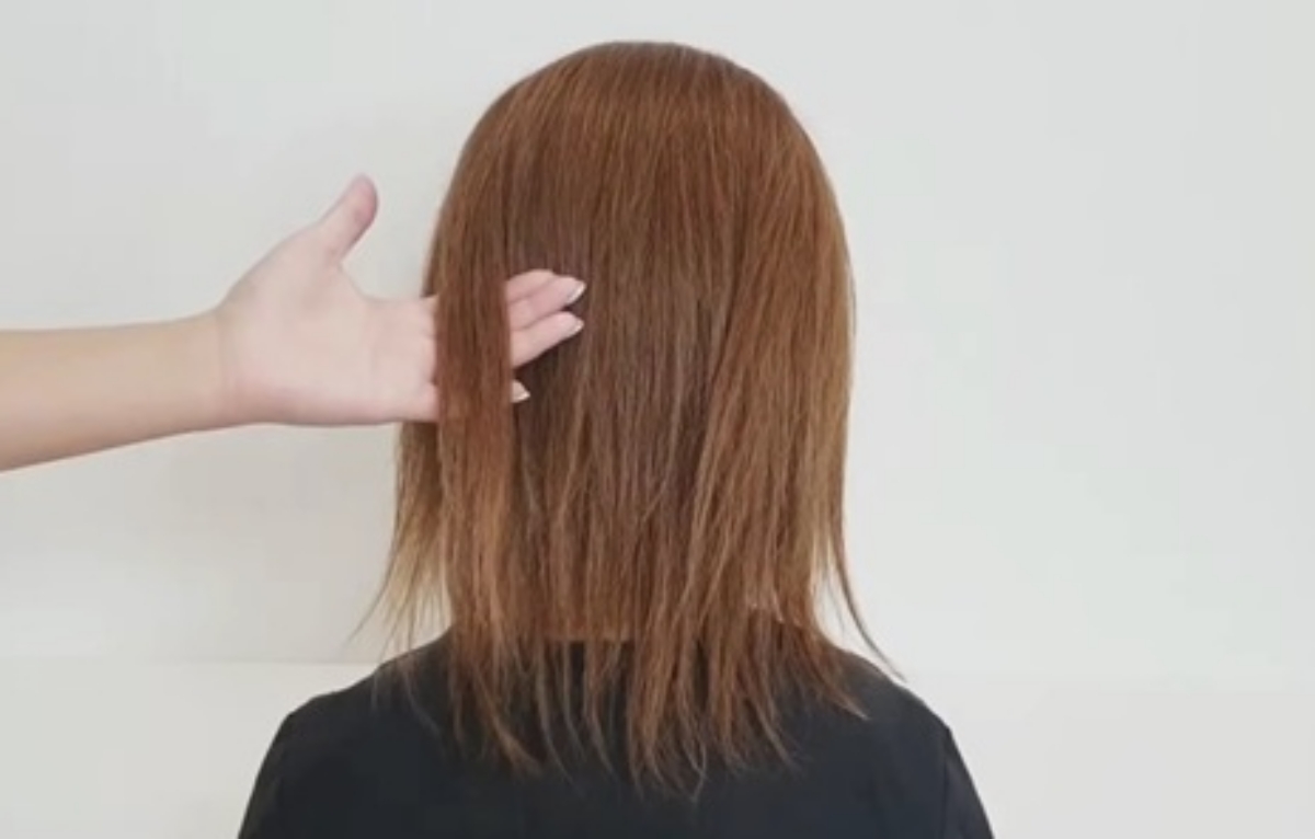 女性の短めヘアをテキパキまとめると……　ピンなしでできる“驚きアレンジ”が398万再生　「こういうアイデアほしかった」（1/3） | 美容 ねとらぼ