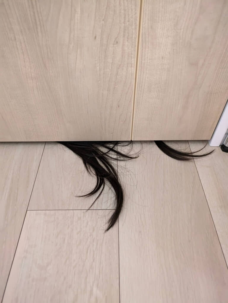 寝相の悪さも十分ホラー