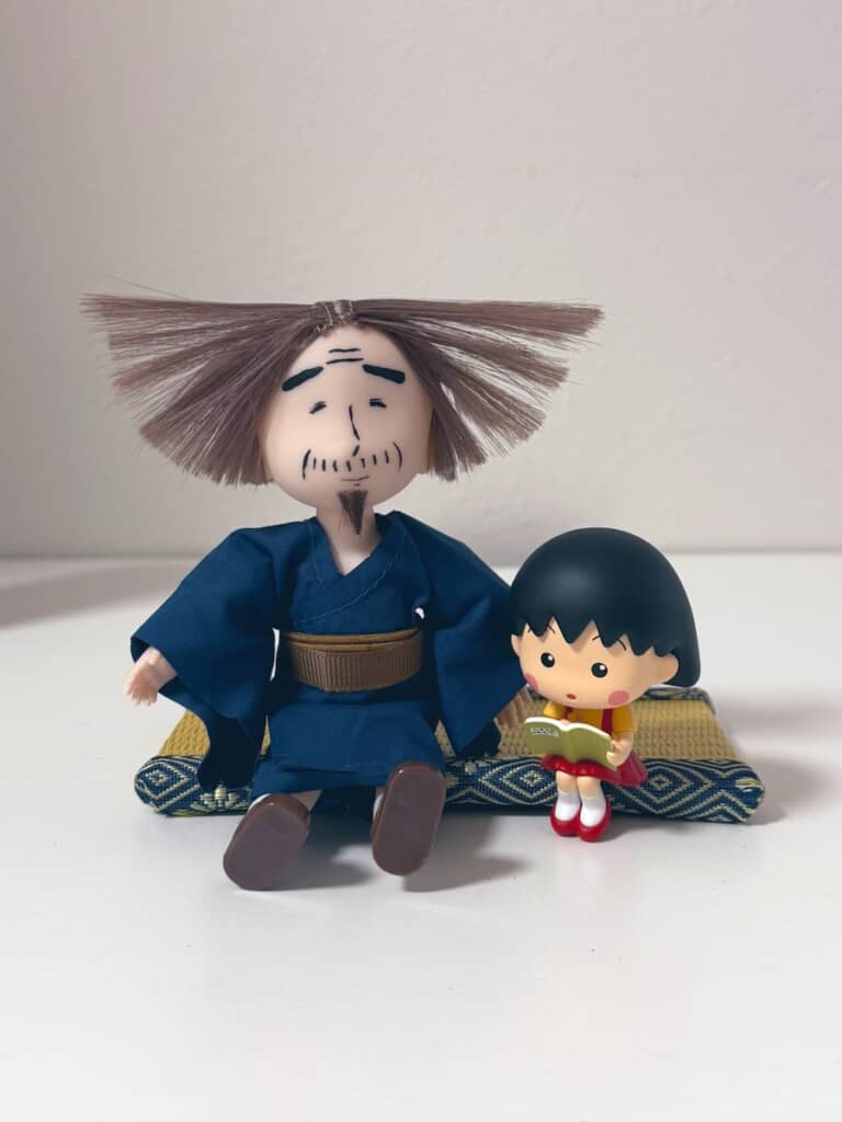 翼のようなシルエットの髪形