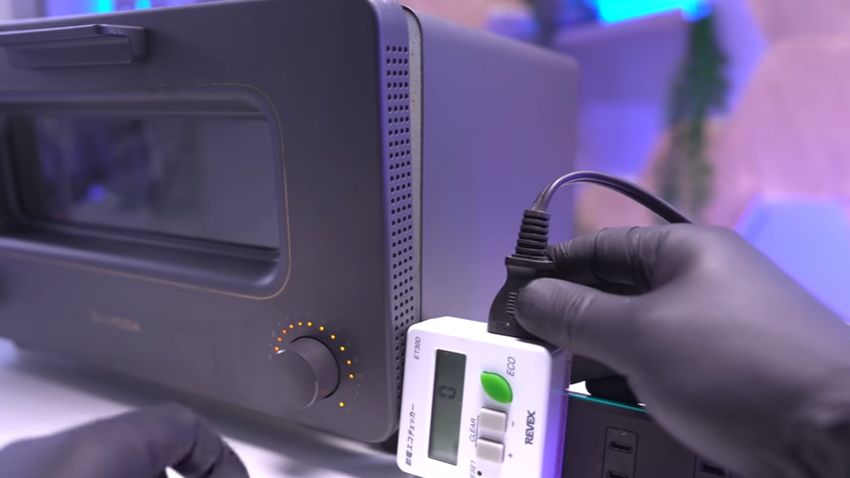 コンセントに挿した後、ランプが光ったトースター