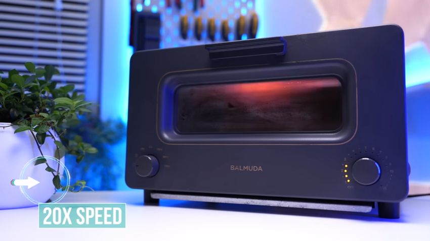 修理したトースターでパンを焼く