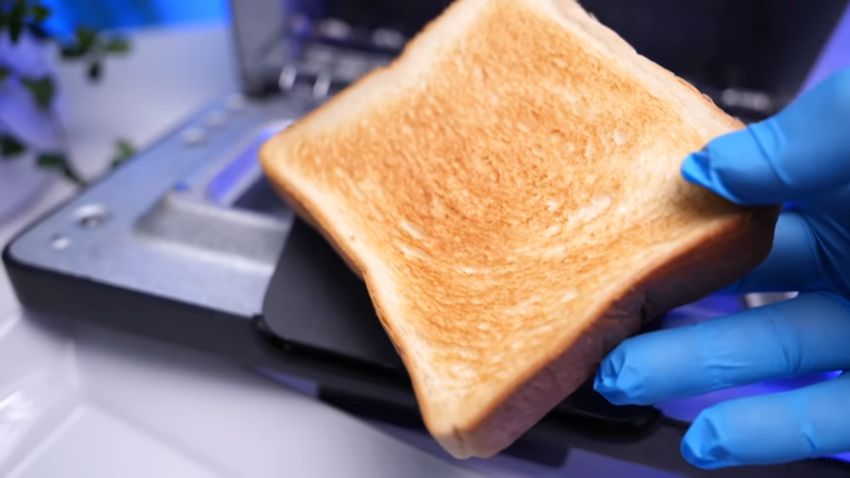 焼き上がったトースト