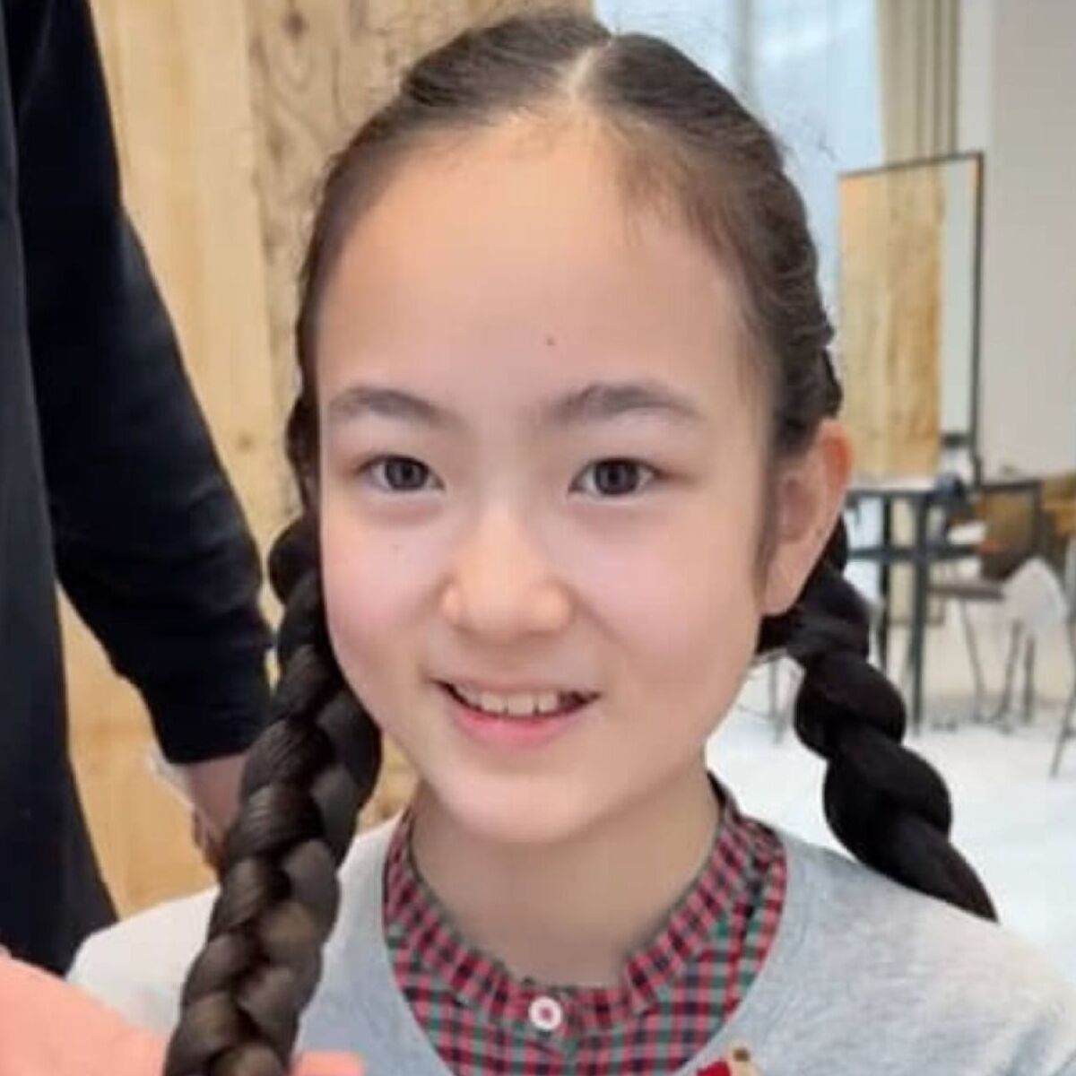 10歳娘の人生初カット→美容師に任せたら……　「かわいいぃぃ～！」母感動の仕上がりが140万再生「一気に大人っぽくなった」 | 美容 ねとらぼ