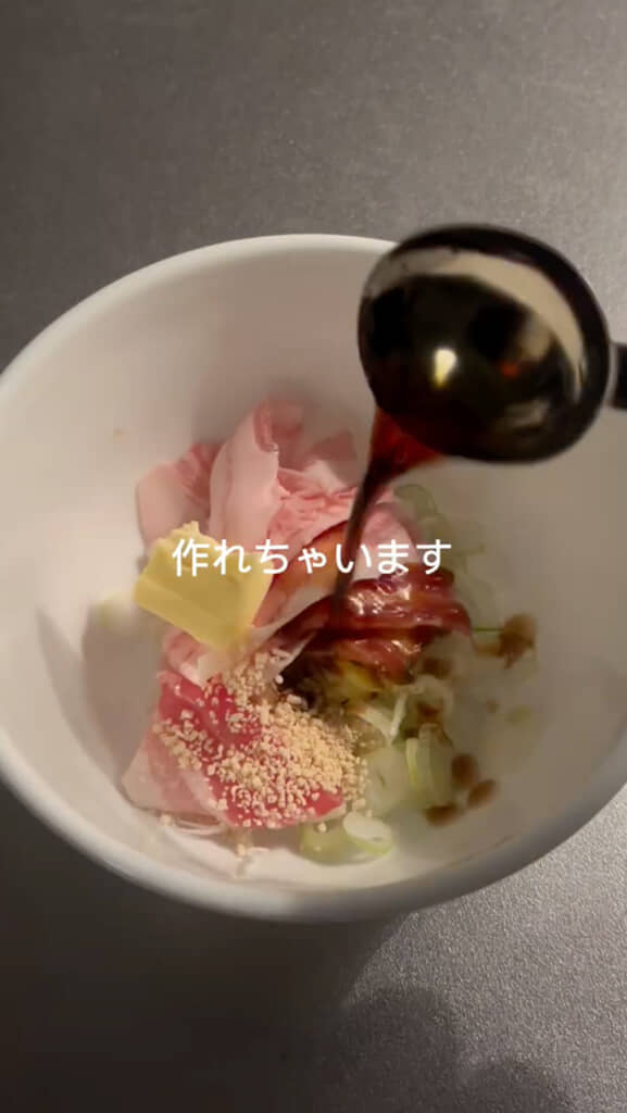 材料を器に入れる