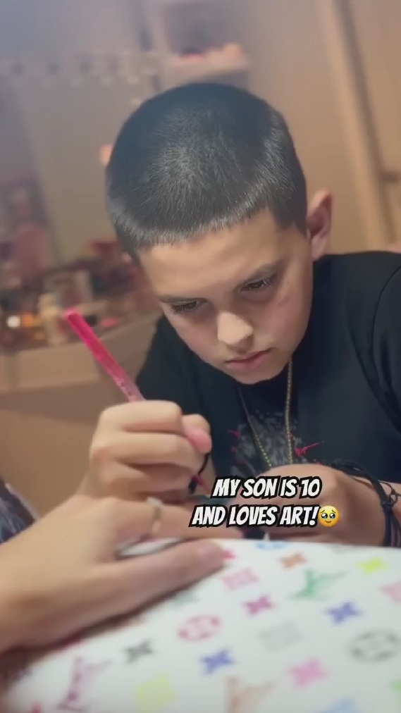 立派なネイルアーティスト