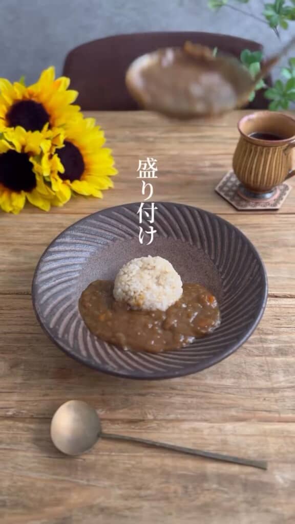 ルーは下半分に盛る