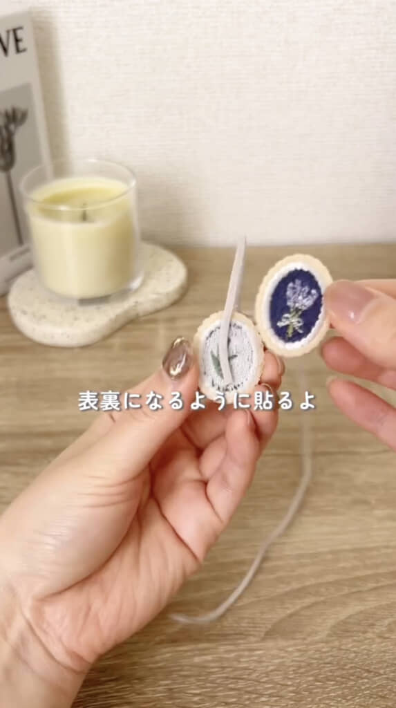 ひもの両端に貼るだけで……