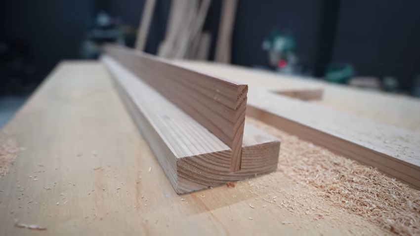 小型ミゾキリで掘った溝にピッタリはまる化粧板